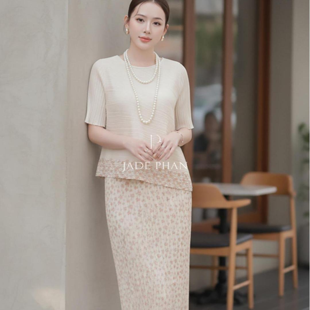 Set gồm áo và chân váyHoa nhí, bộ áo và chân váy xếp ly thanh lịch tôn dáng sang trọng nhiều màu Jennie & Holly [ + ] — ảnh 1