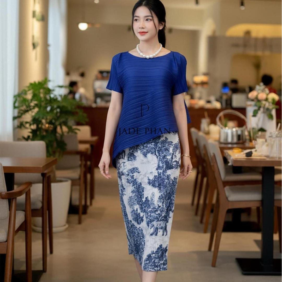 Set áo&chân váyxếp ly áo Katle và chân váy Holly họa tiết phong cảnh dập ly — ảnh 1